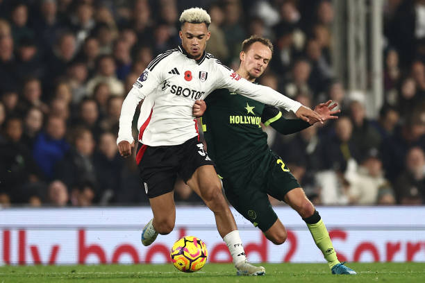 了其背后的 了其背后的